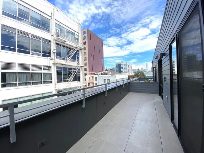 Building Photo - 915 Minna St