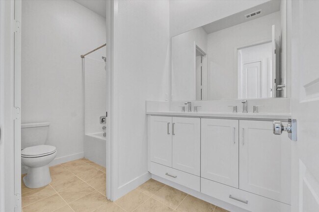Building Photo - 1285 Hollyleaf Ter
