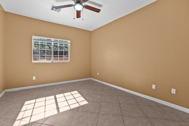 Building Photo - BEAUTIFUL 2 Bedroom Condo near Nellis Airf...