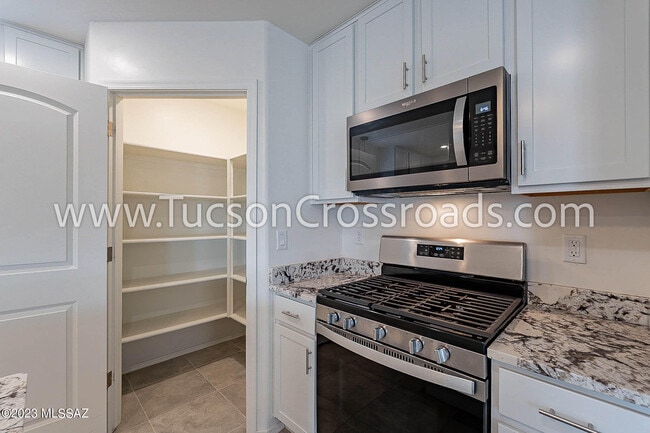Building Photo - 10611 W Halsey Dr