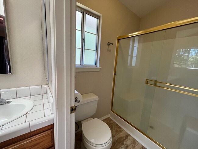 Building Photo - Mary Lake home! Must see!