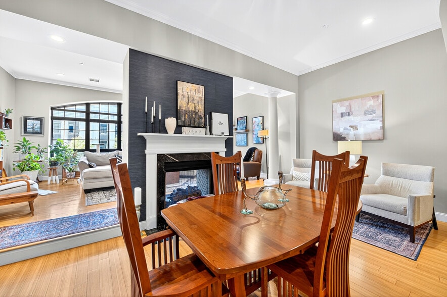 Building Photo - 325 S Salina St