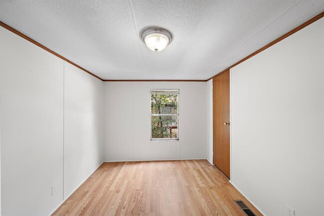 Building Photo - 14431 W Lee Shore Dr