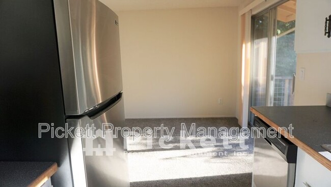 Building Photo - 2221 NE Lexington Dr