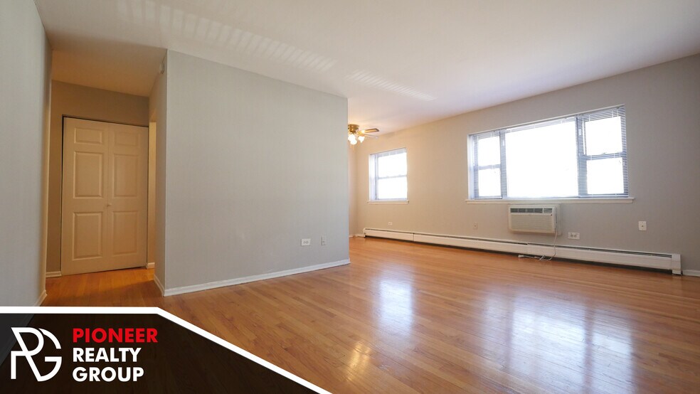 Primary Photo - 524 W Oakdale Ave