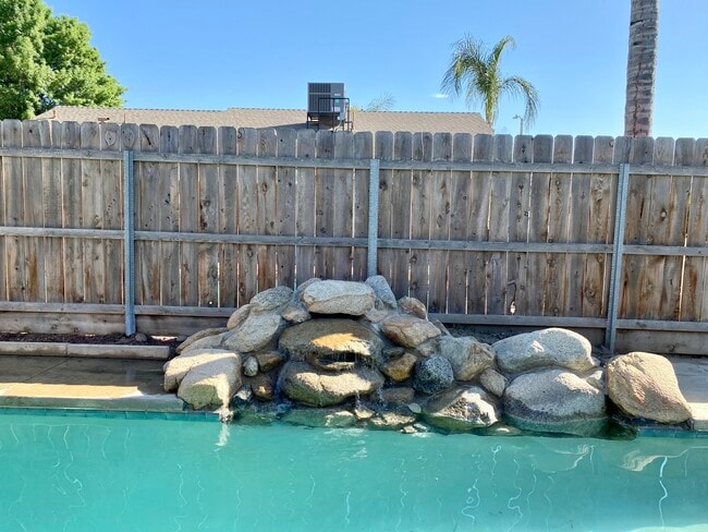 Building Photo - 2095 W Merritt Ave