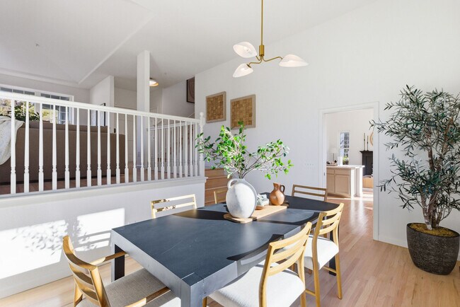 Building Photo - 15 Aaron Dr