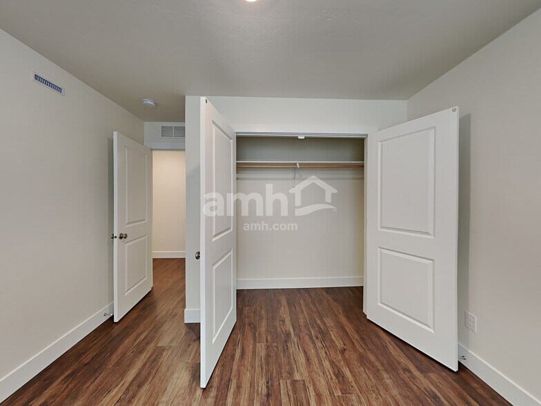 Building Photo - 9366 Wabash St