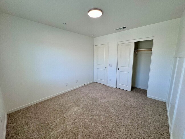 Building Photo - Stunning 4 bedroom 3 bathroom Murrieta hom...