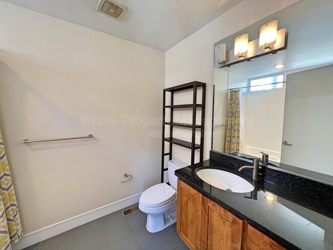 Building Photo - 2403 Bryant St