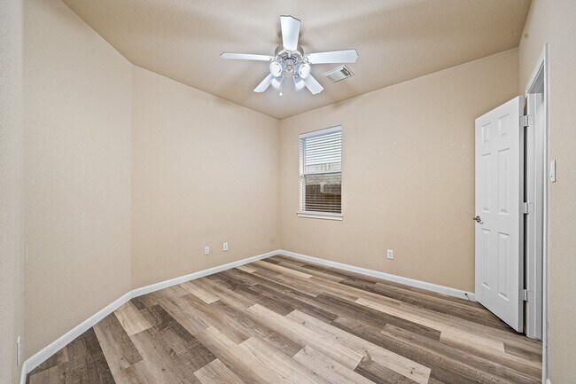 Building Photo - 5123 Shadow Breeze Ln