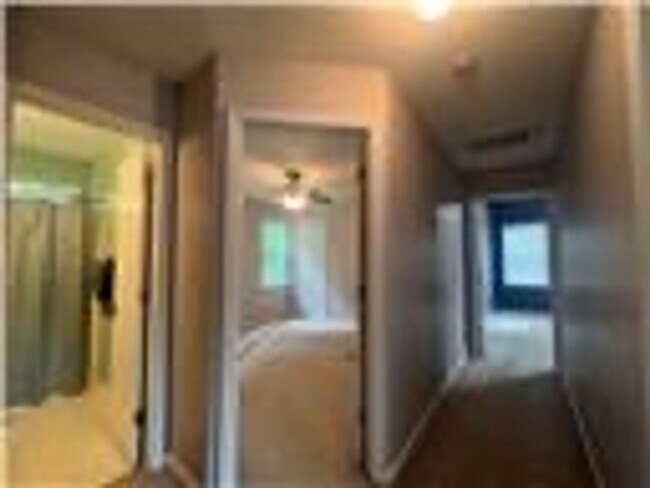 Building Photo - Beautiful Single-Family 3BR Cozy Home