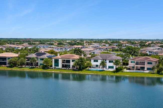 Building Photo - 8545 Watercrest Cir E