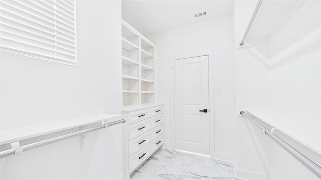 Building Photo - 3411 Daphne St