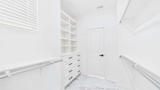 Building Photo - 3413 Daphne St