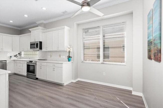 Building Photo - 700 Silk Oak Dr