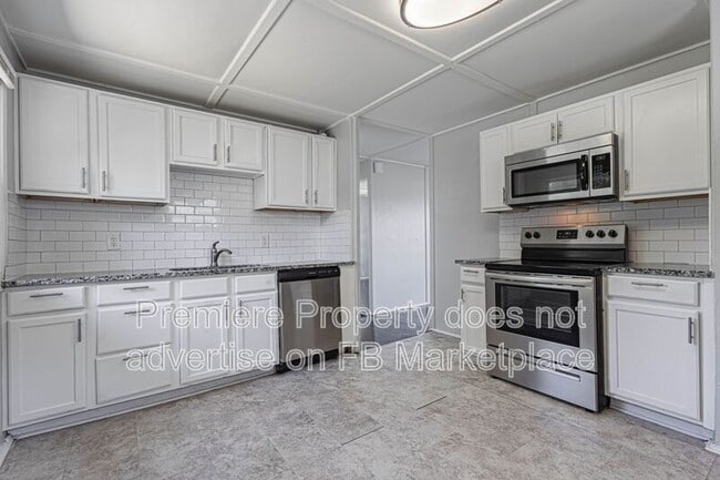 Building Photo - 4412 N Virginia Ave