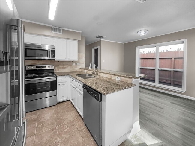 Building Photo - 2517 Bering Dr