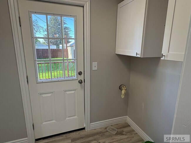 Building Photo - 357 1st W St