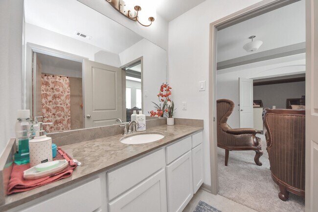 Building Photo - 1911 Sapphire Pines Ln