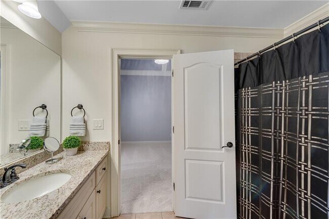 Building Photo - 5861 Yoshino Cherry Ln NE