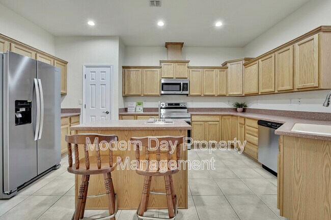 Building Photo - 12052 Jade Ave