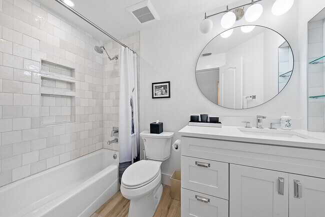 Building Photo - 15 Commodore Pl