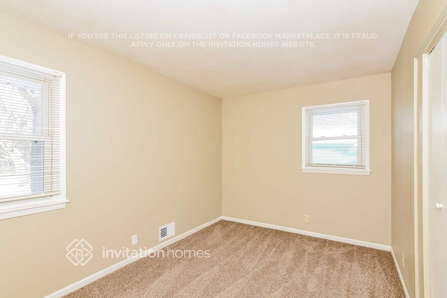 Building Photo - 816 81st Ave N