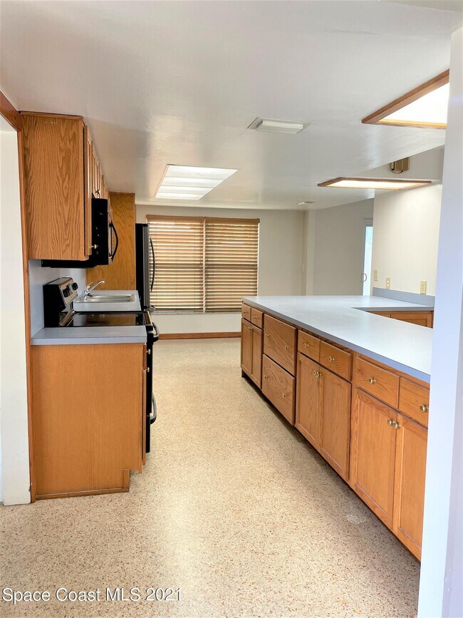 Building Photo - 296 Woodland Dr