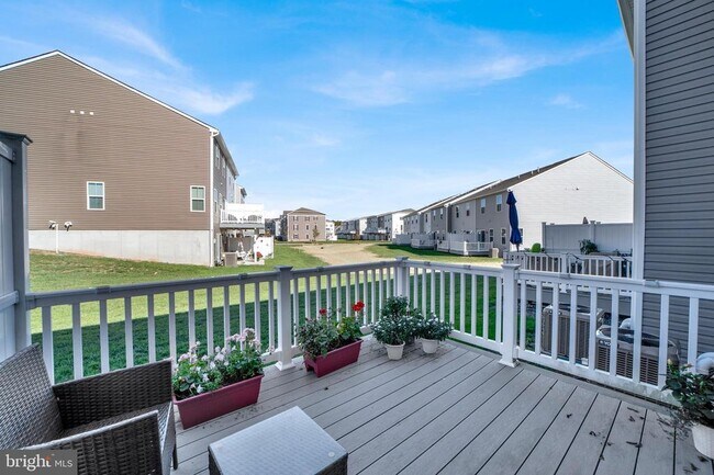 Building Photo - 15 Pratt Ln