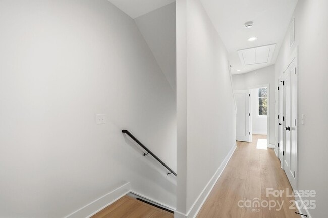 Building Photo - 1310 Carolyn Dr