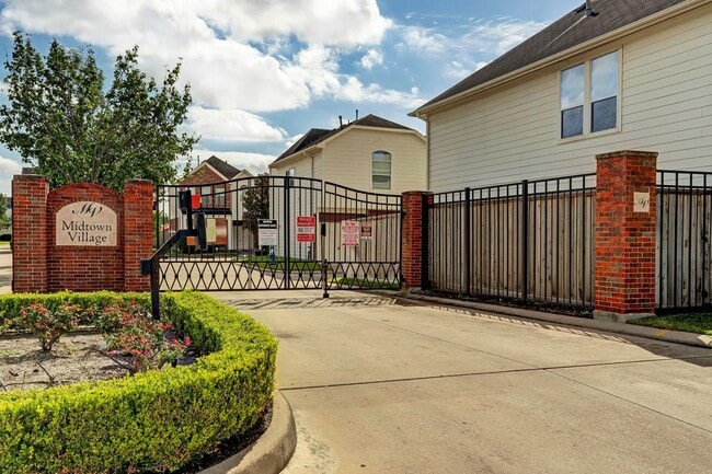 Building Photo - 1765 Aden Mist Dr