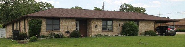Primary Photo - 1063 Neil Cir N