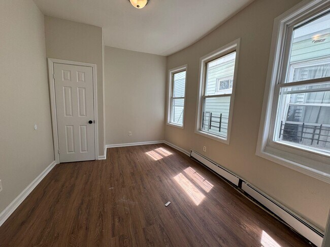 Building Photo - 142 Johnson Ave