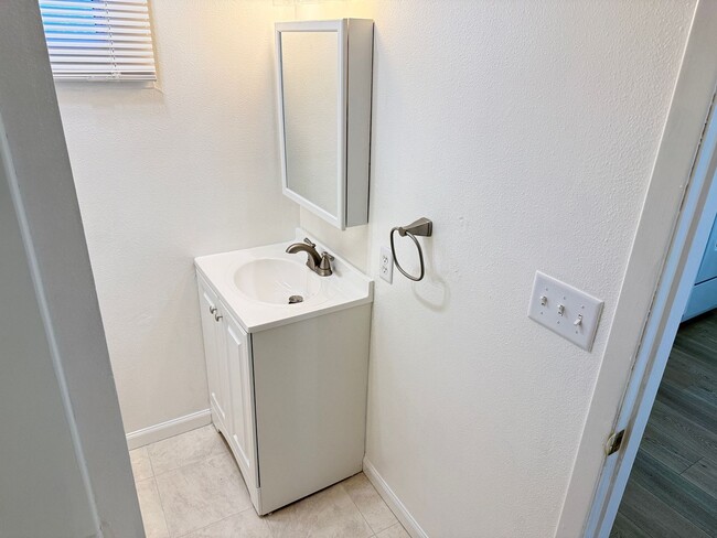 Building Photo - Updated Studio Apartment in Junction City!  $200.00 MOVE-IN SPECIAL