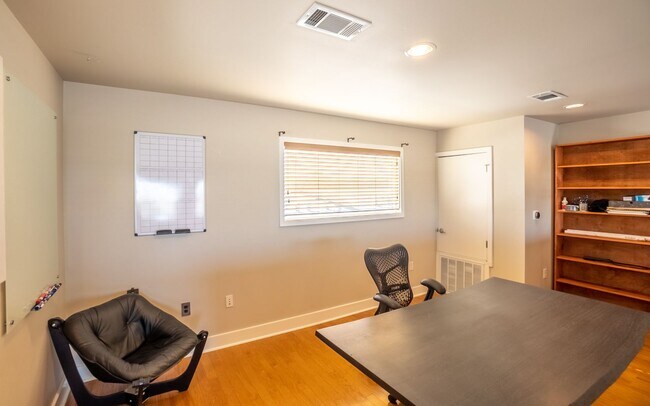 Building Photo - 1702 S Lamar Blvd