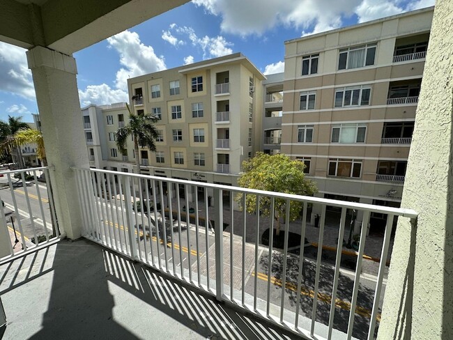 Building Photo - 1203 Town Center Dr