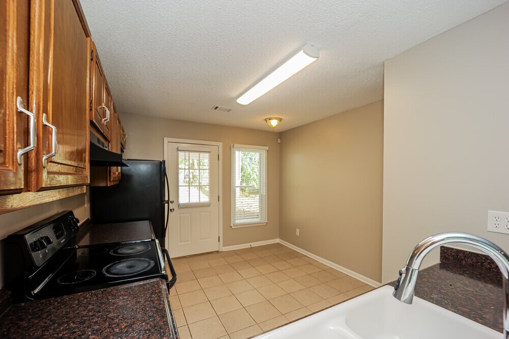 Building Photo - 8062 S Bay Ct