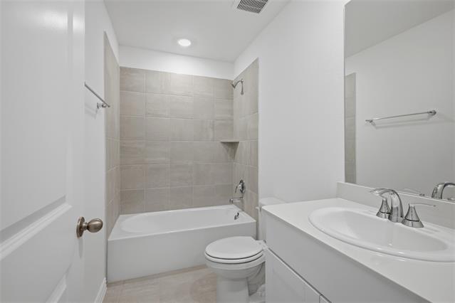 Building Photo - 2222 Rannoch St