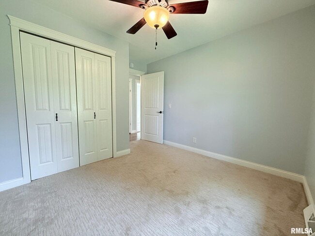 Building Photo - 5570 Clemons Rd