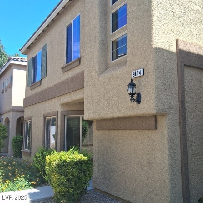 Primary Photo - 9614 Vega Carpio Ave