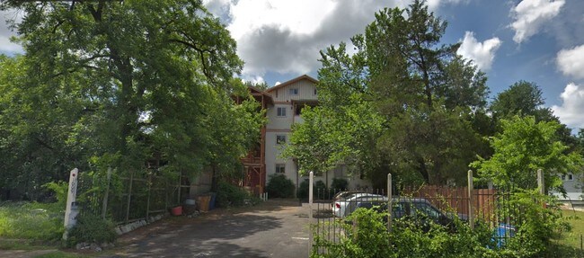 Primary Photo - 1009 E 16th St