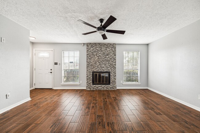 Building Photo - 3013 Bee Cave Dr