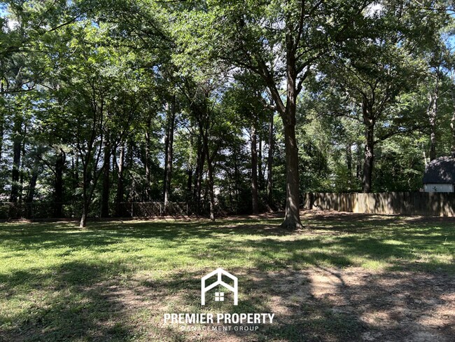 Building Photo - Charming 3BR/2BA Horn Lake Home | Hardwood Floors, Brick Fireplace & Fenced Yard