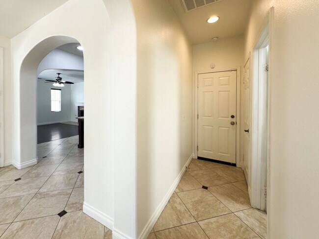 Building Photo - ~Temecula's Wolf Creek Community~ Beautifu...