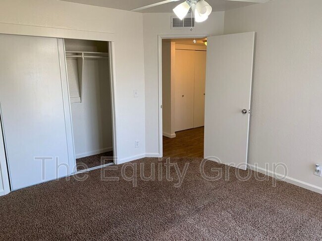 Building Photo - 3928 W Meadow Ave