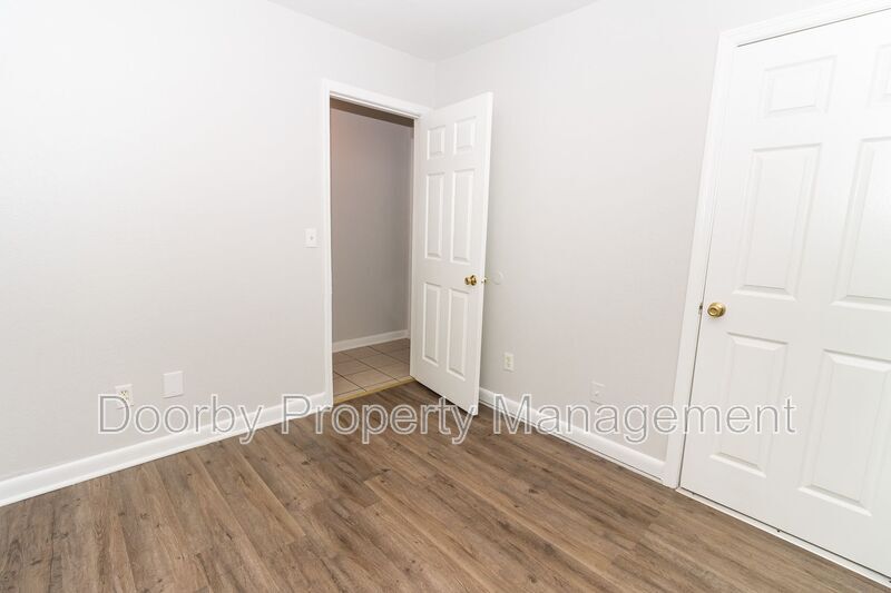 Building Photo - 1446 Bradt St