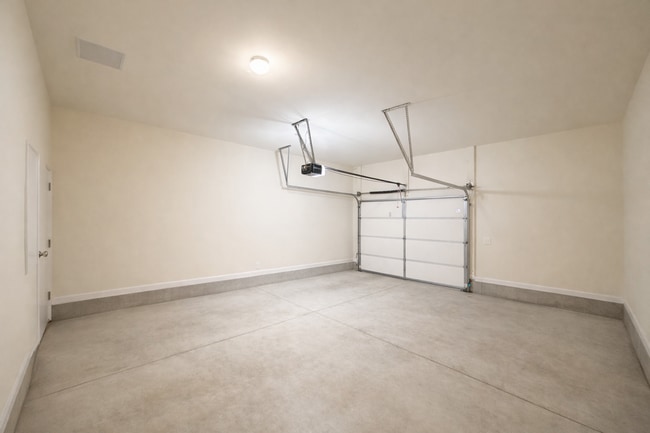 Building Photo - Gated Johns Creek End-Unit Townhome | 3BR / 3.5BA | Minutes to Avalon & GA-400