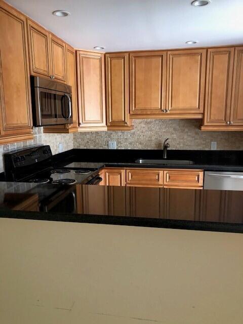 Building Photo - 5972 SE Riverboat Dr