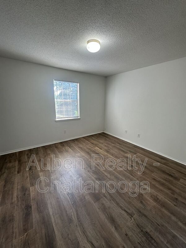 Building Photo - 505 Mountain Ridge Rd